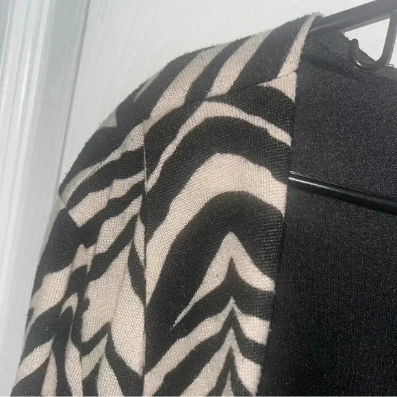 Cato / 1 pc sweater coat pc that appears as a 2 pc see - Picture 2 of 4